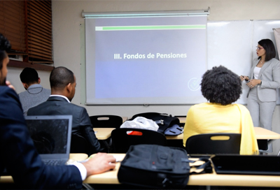 SIPEN imparte charla a estudiantes de maestría de INTEC