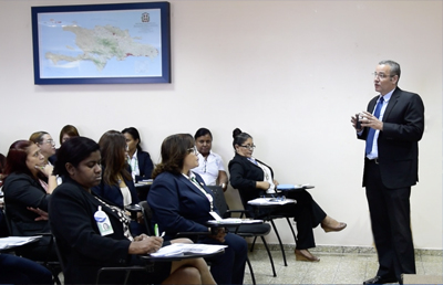 SIPEN ofrece charla en el Ministerio de Administración Pública.