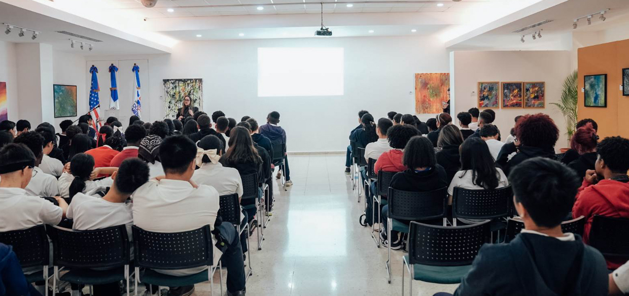 Plan educativo de la Sipen presente en las aulas del Domínico Americano