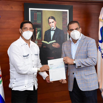 Superintendencia de Pensiones realiza aporte al hospital Dr. Ángel Contreras Mejías de Monte Plata para combatir el Covid-19 en ese municipio.