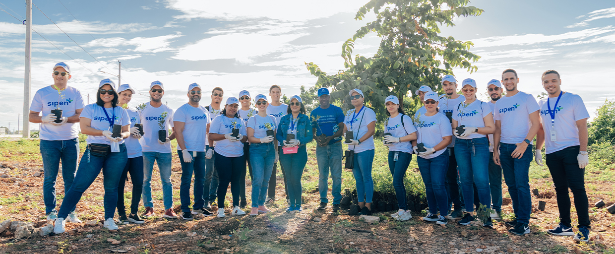 SIPEN realiza jordana de reforestación en el municipio Santo Domingo Este