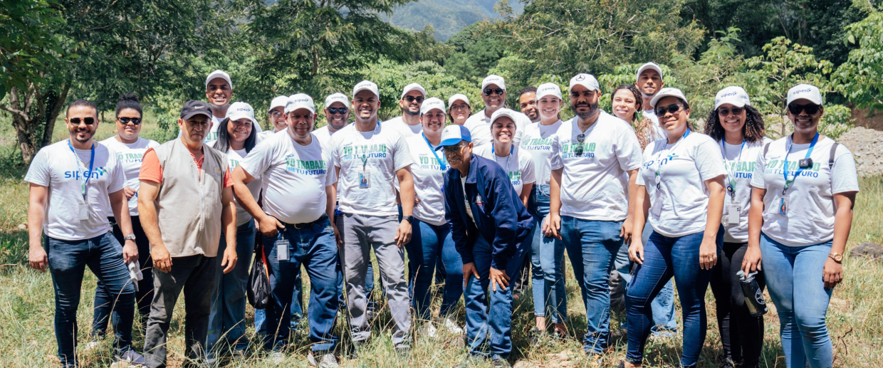 Superintendencia de Pensiones reforesta localidad en la provincia Monseñor Nouel