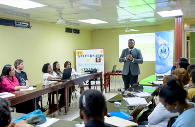 SIPEN imparte charla a empleados del Centro Cultural POVEDA